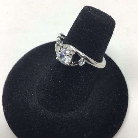 Cubic Zirconia Curved Fashion Ring (H15) - Picture 4 of 6